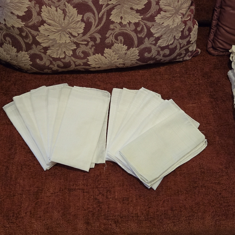 🧺 Lot of 12 Vintage Men’s Handkerchiefs – 16" x 15", White Cotton - Picture 9 of 12